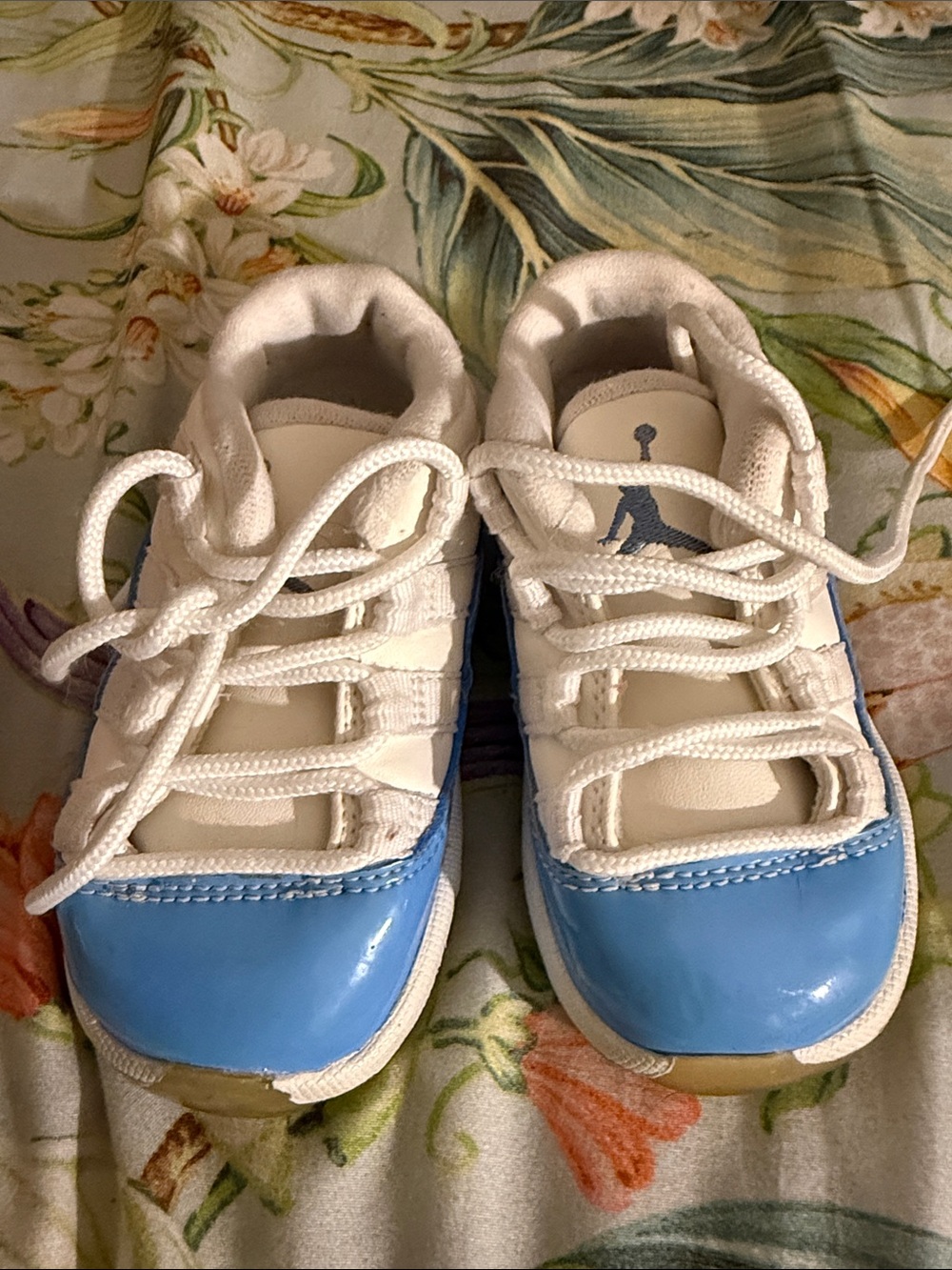 Jordan Kids White and Light Blue Low-Top Sneakers